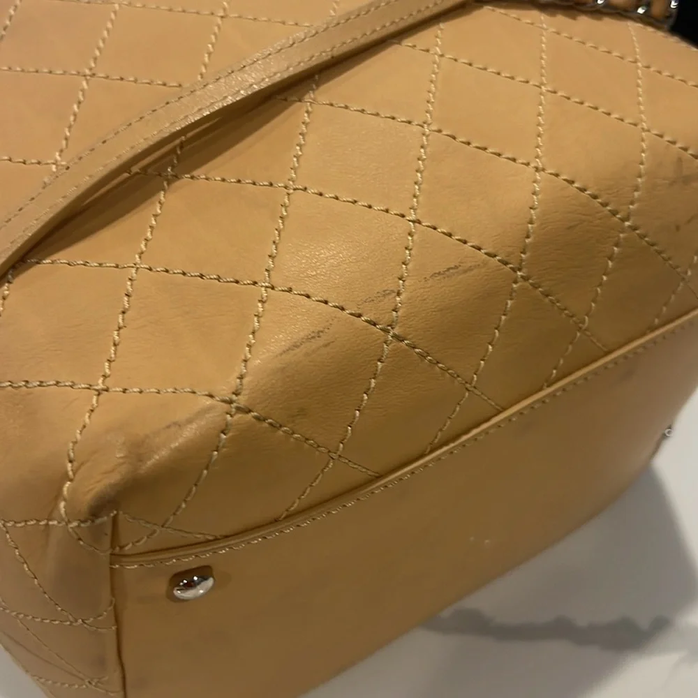 CHANEL Matelasse Chain Tote Bag Leather Beige Silver - Picture 8 of 16